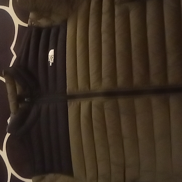 North face - Picture 2 of 2